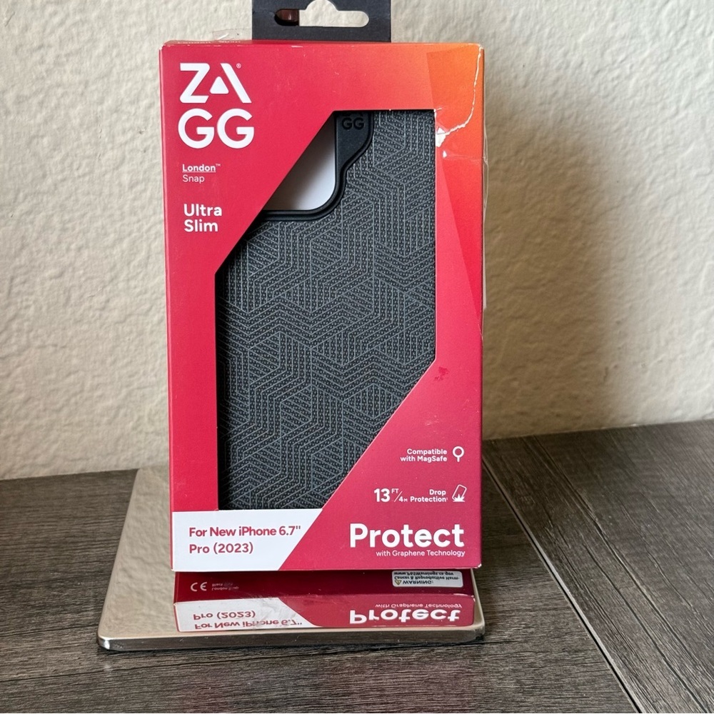 BNIB - OPEN BOX - ZAGG LONDON SNAP- IPHONE 15,15 pro,15 plus & 15 pro max